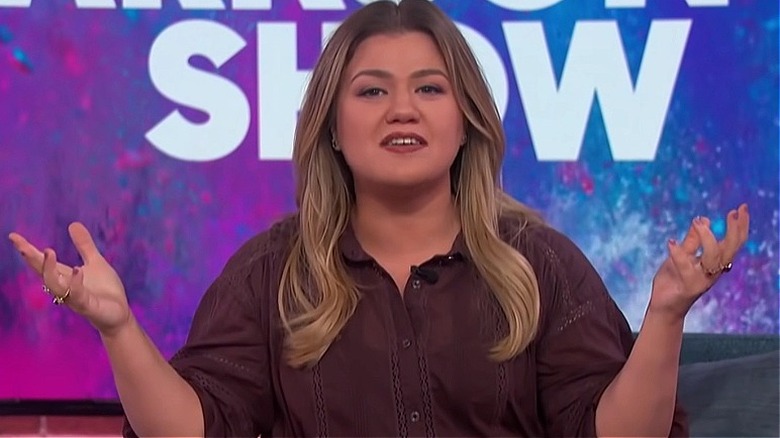 Kelly Clarkson speaking