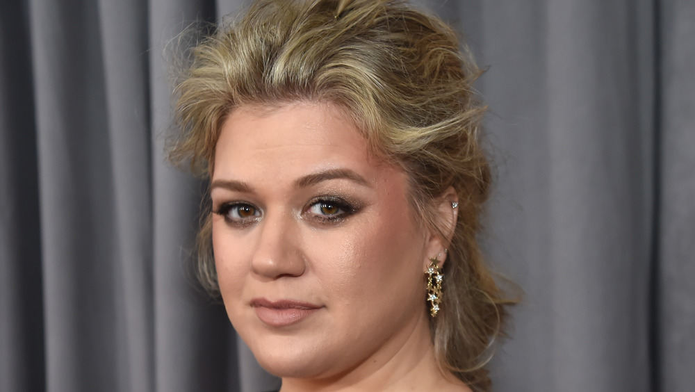 Kelly Clarkson on the red carpet