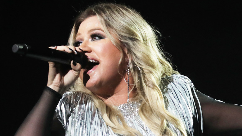 Kelly Clarkson performing