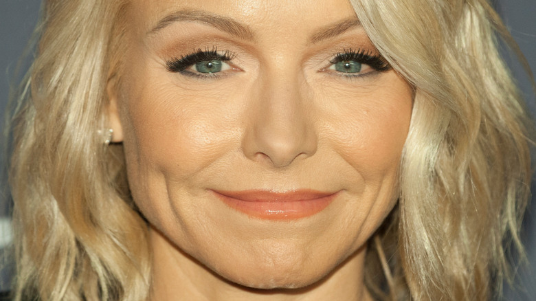 Kelly Ripa blue eyes