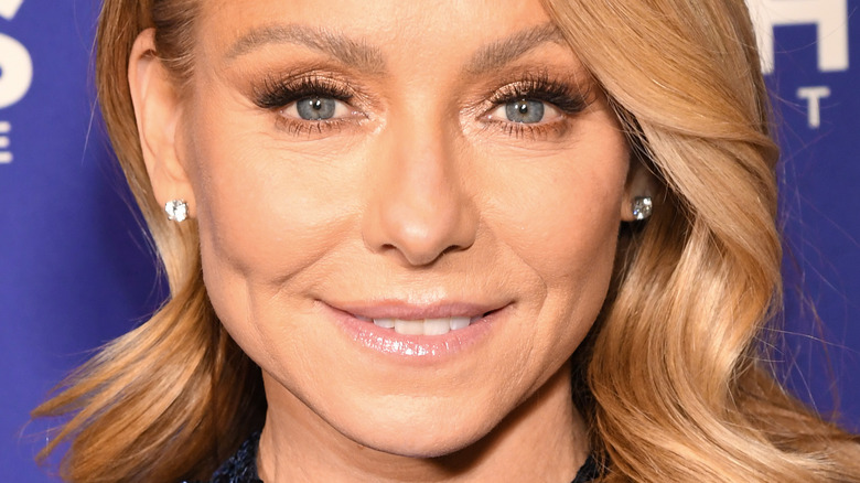 Kelly Ripa smiling