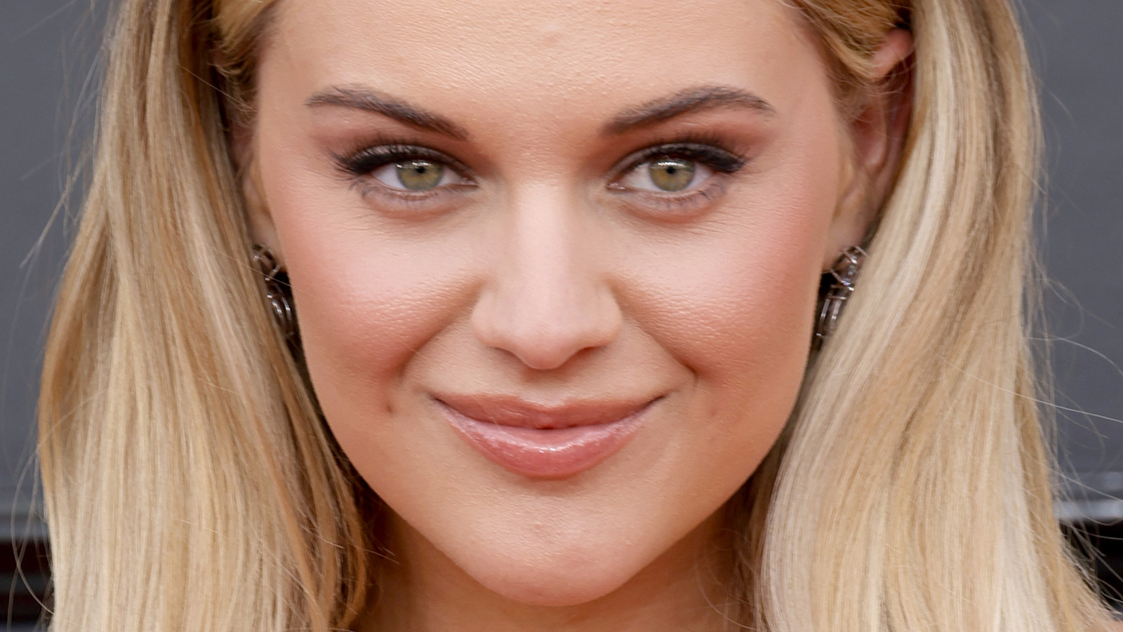 Kelsea Ballerini Admits She Slid Into New Flame Chase Stokes' DMs