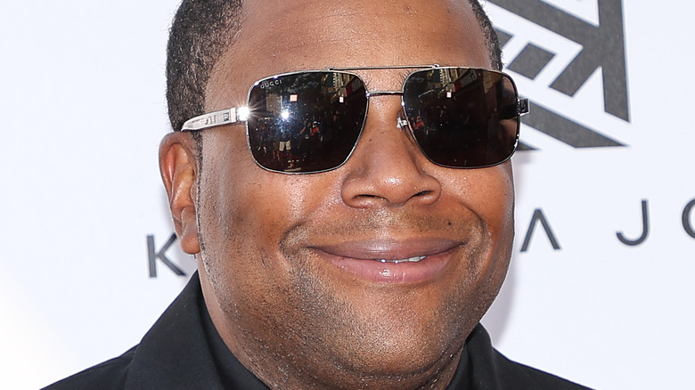Kenan Thompson smiling mouth closed