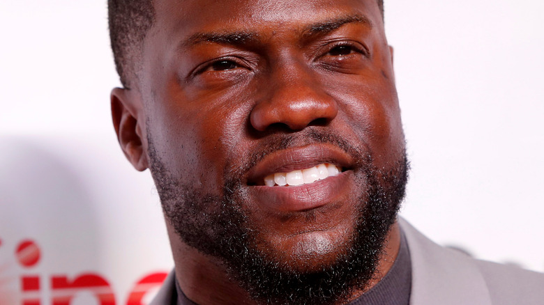 Kevin Hart squinting with a casual grin