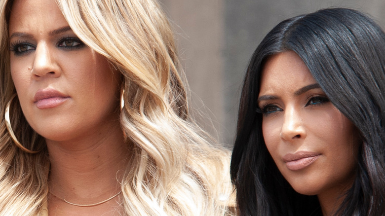 Khloe and Kim Kardashian on a 2015 walk