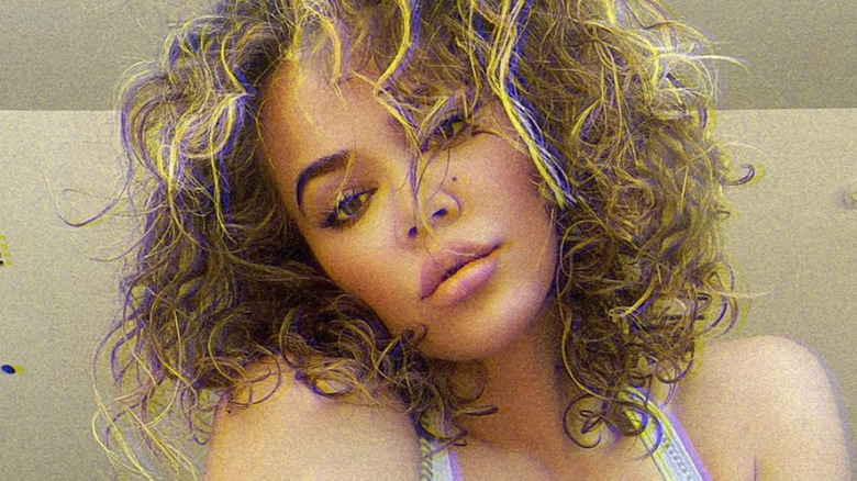 Khloe Kardashian shows off hair
