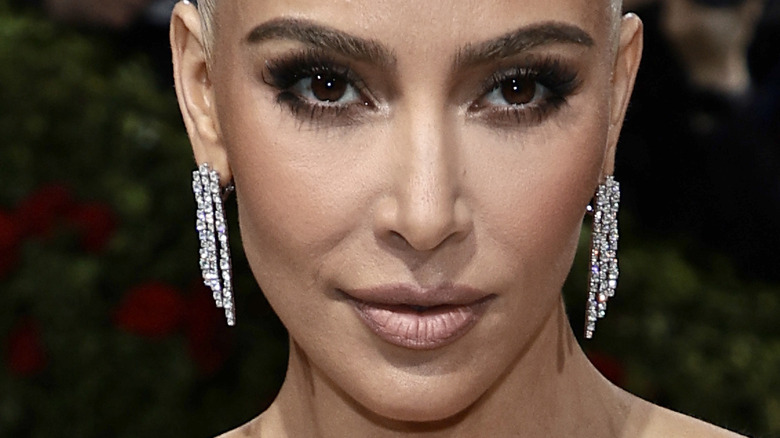 Kim Kardashian wears drop diamond earrings on the red carpet