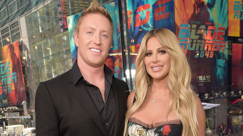 Kroy Biermann and Kim Zolciak posing