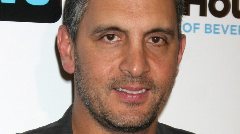 Mauricio Umansky posing