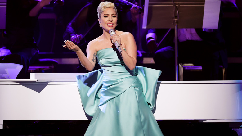 Lady Gaga performing her tribute to Tony Bennett