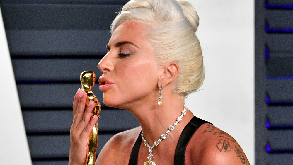 Lady Gaga kissing her Oscar