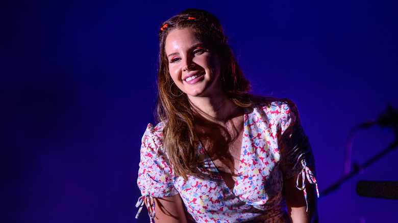 Lana Del Rey on stage 