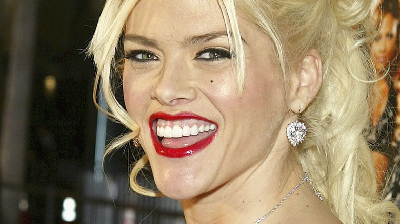 Anna Nicole Smith smiling