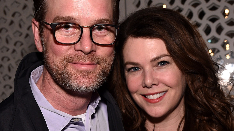 Lauren Graham and Peter Krause on the red carpet 