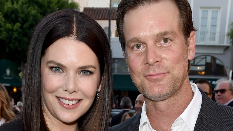 Lauren Graham and Peter Krause posing for cameras at an event 