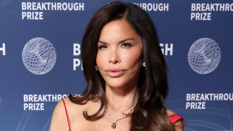 Lauren Sanchez wearing jewelry