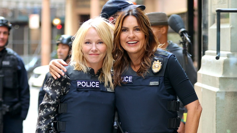 Mariska Hargitay Kelli Giddish in police uniform