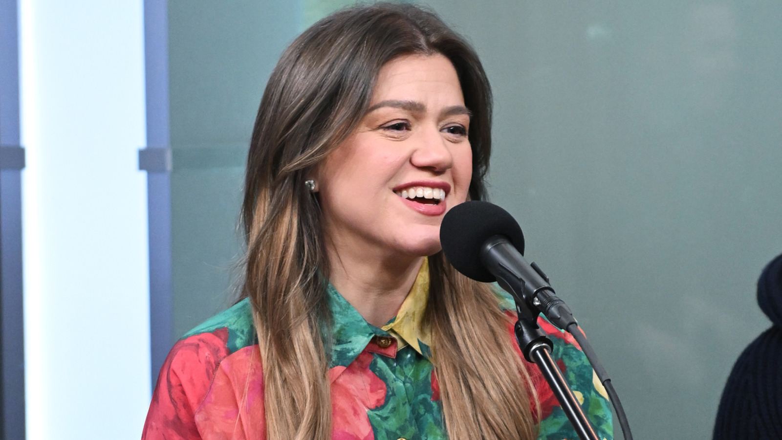 Leaving At The Top: How Kelly Clarkson Beat The Daytime Curse That Broke Ellen