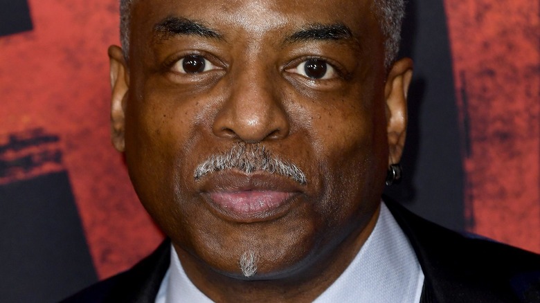 Levar Burton poses for cameras