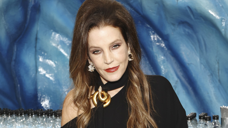 Lisa Marie Presley posing