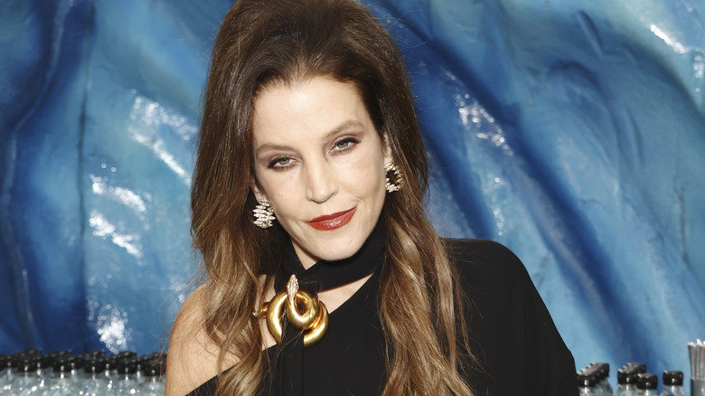 Lisa Marie Presley posing