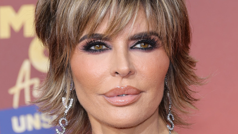 Lisa Rinna poses in 2022