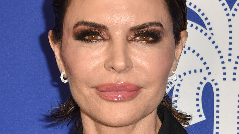 Lisa Rinna posing