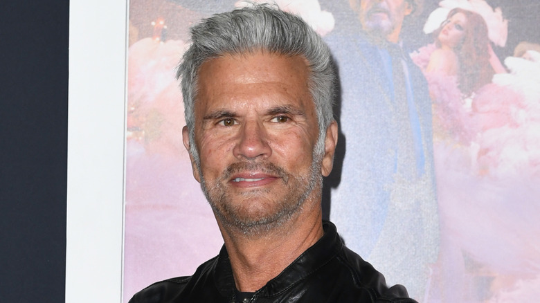 Lorenzo Lamas posing on the red carpet.