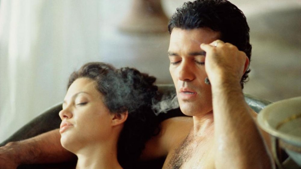 Angelina Jolie and Antonio Banderas in Original Sin