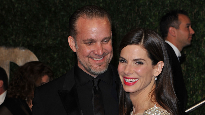 Jesse James and Sandra Bullock smiling