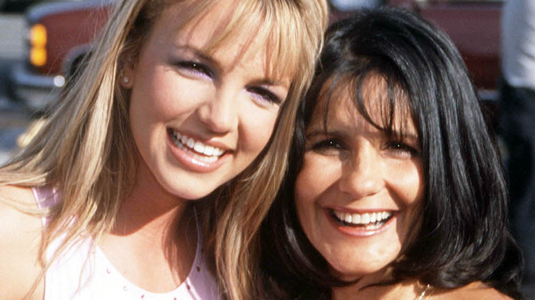 Britney Spears and Lynne Spears smiling