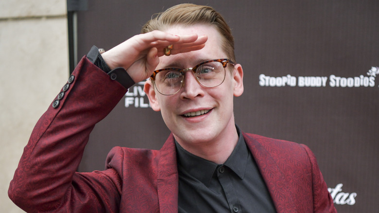 Macaulay Culkin shading his eyes