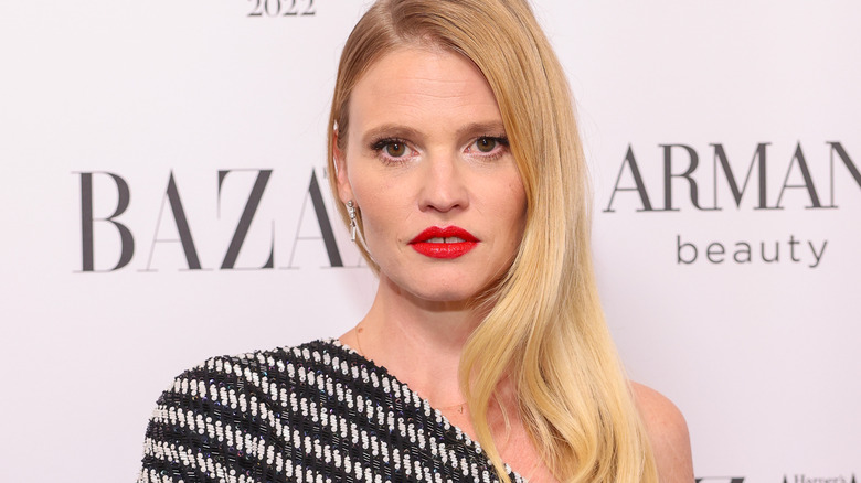 Lara Stone posing