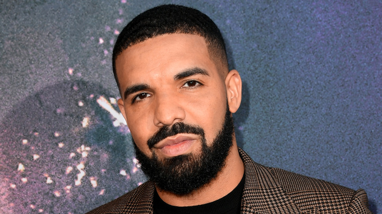 Drake posing at an event