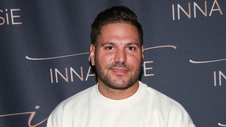 Ronnie Ortiz-Magro posing at an event