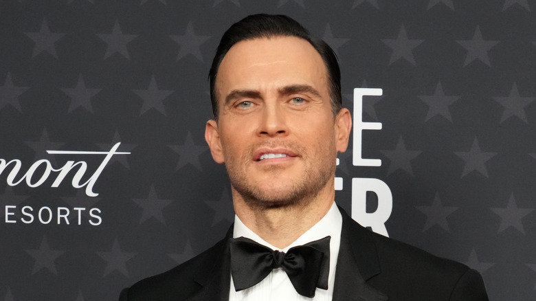 Cheyenne Jackson posing on a red carpet