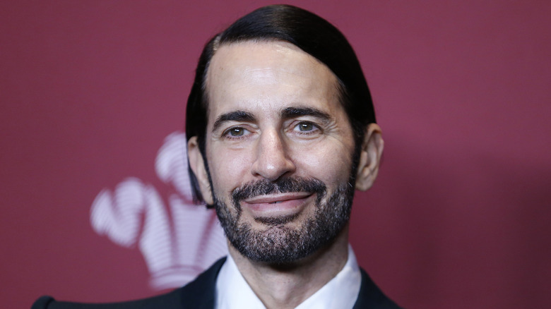 Marc Jacobs posing at an event