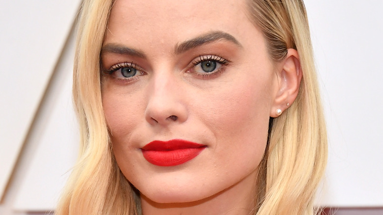 Margot Robbie red lipstick