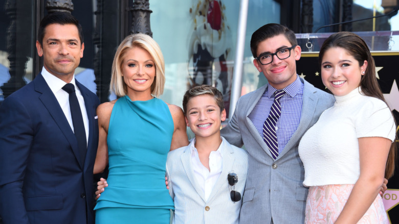 Mark Consuelos and Kelly Ripa with their children