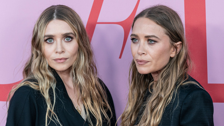 Mary-Kate Olsen and Ashley Olsen on red carpet