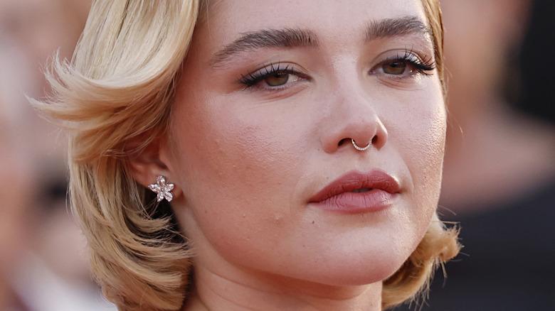 Florence Pugh posing on the red carpet