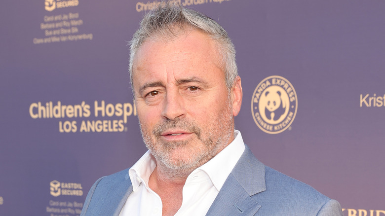 Matt LeBlanc poses at red carpet event