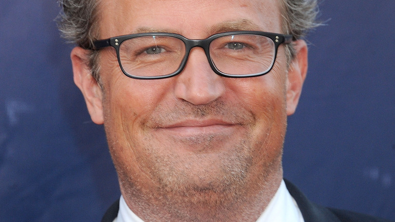 Matthew Perry posing