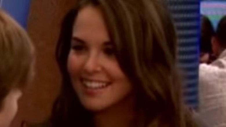 Zoey Deutch on "Suite Life on Deck," screenshot of her talking to Zack 