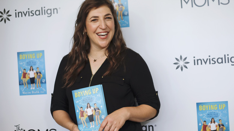 Mayim Bialik attends the Mamarazzi event
