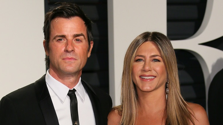 Justin Theroux and Jennifer Aniston posing