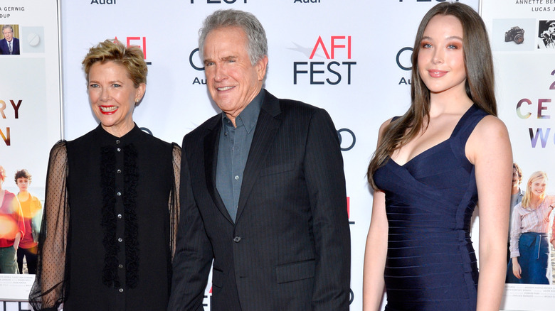 Annette Bening, Warren Beatty and Ella Beatty on the red carpet.