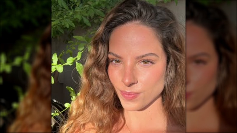 Isabel Concetta takes a selfie.