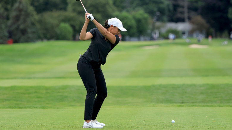Cheyenne Woods Hicks golfing