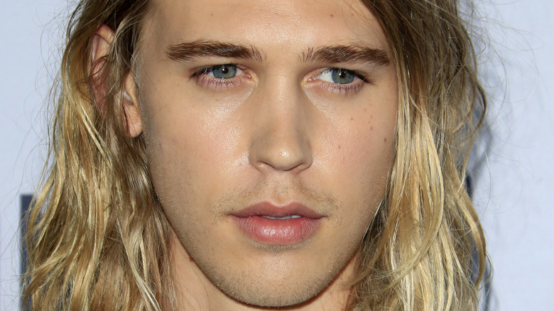 Austin Butler posing for a photo with long hair